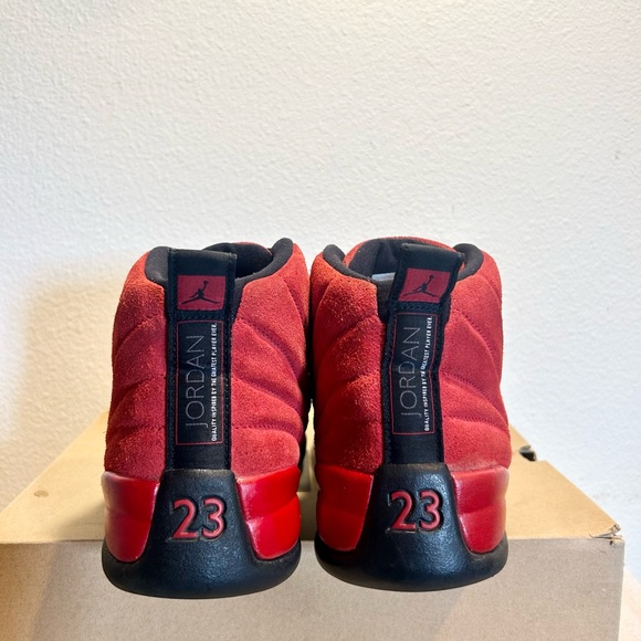 Jordan 12 Retro Reverse Flu Game size 10.5 CT8013-602 2020 PRE-OWNED - Picture 5 of 9